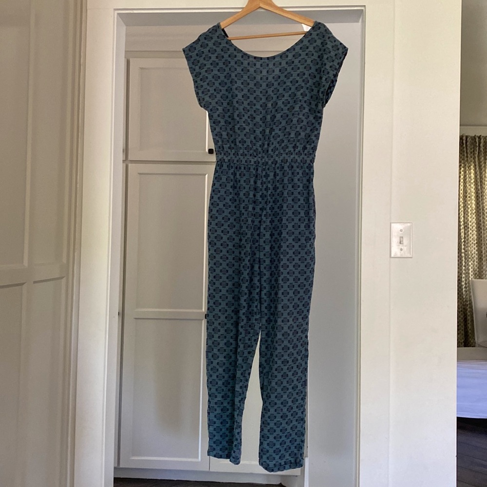 Ace & Jog turnaround jumper